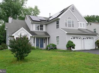 5 Jennifer Ln, Burlington, NJ 08016