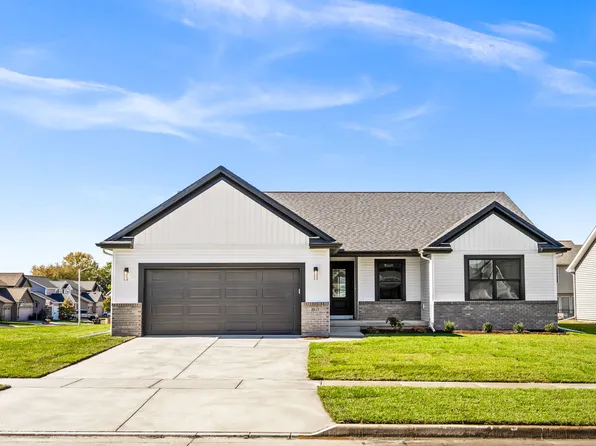 2513 Pampas Ln, Bloomington, IL 61705