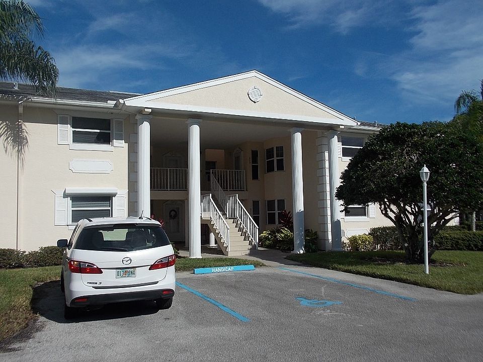 1st image of 207 Grove Isle Cir #207