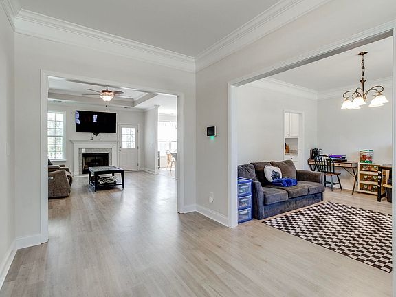 3rd image of 326 Lachicotte Rd