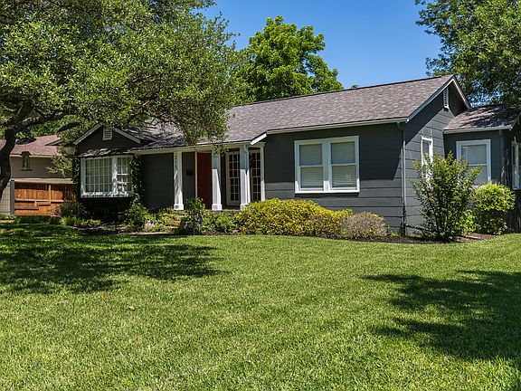 4th image of 215 Brightwood Pl