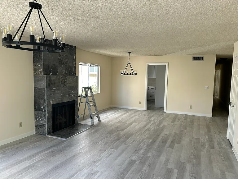 1924 Pelham Ave #201 — Photo 3