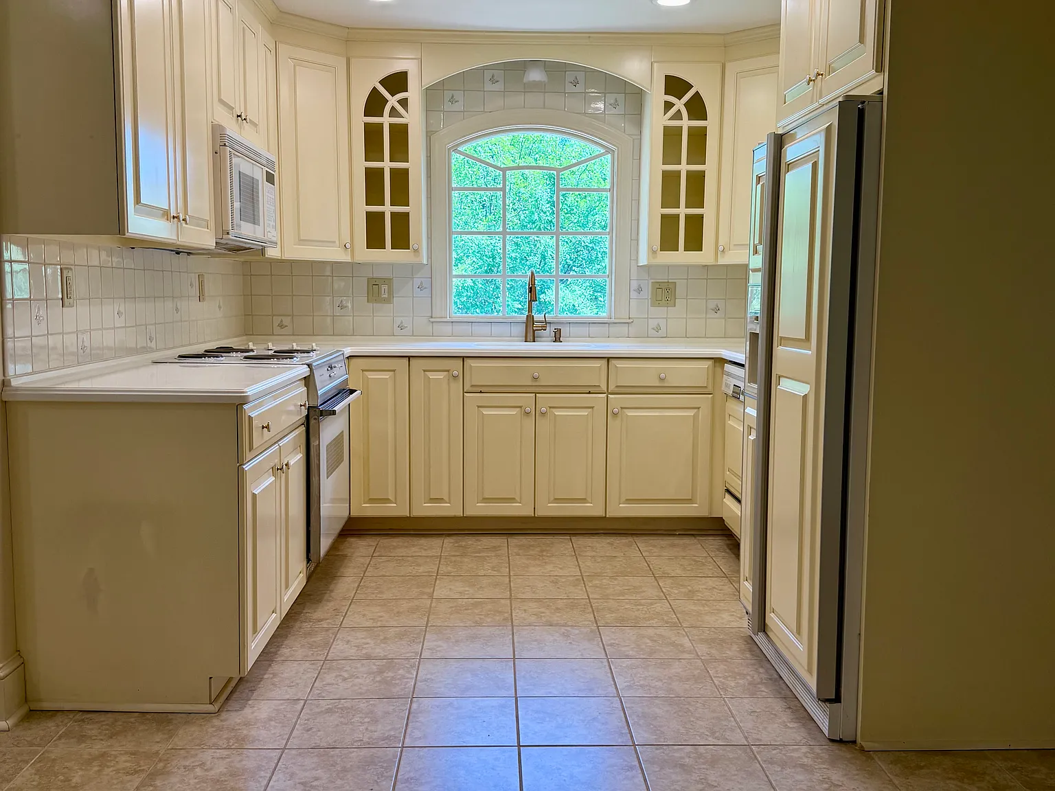 3 bed, 2429 sqft, $2,800 — Photo 4