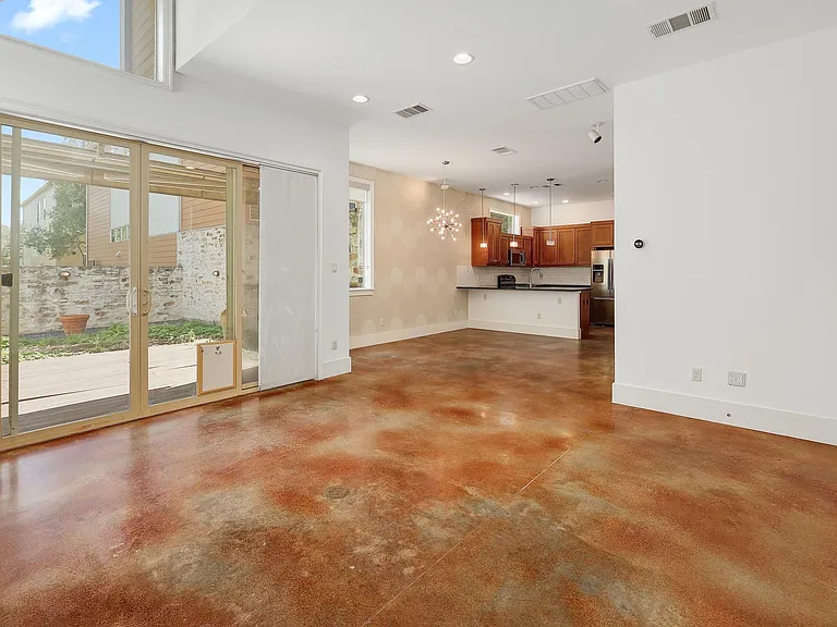 1601 Houston St #3 — Photo 7