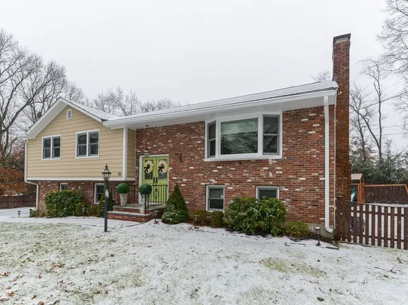 10 Squire Ct, East Walpole, MA 02032