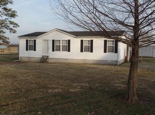 20 Vine St, Stonefort, IL 62987