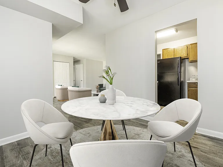 Signal Hill Apartments and Towhomes — Photo 18