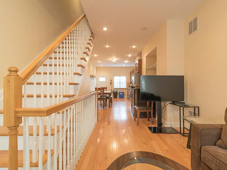 742 S Chadwick St — Photo 9