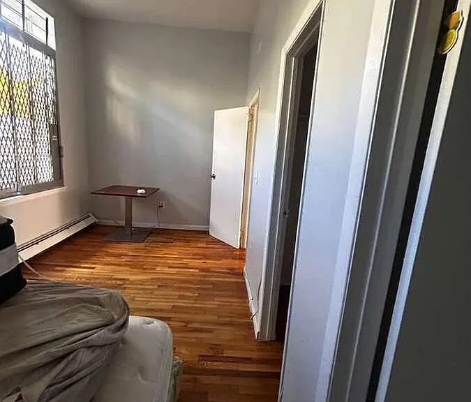 18 N Broadway — Photo 6