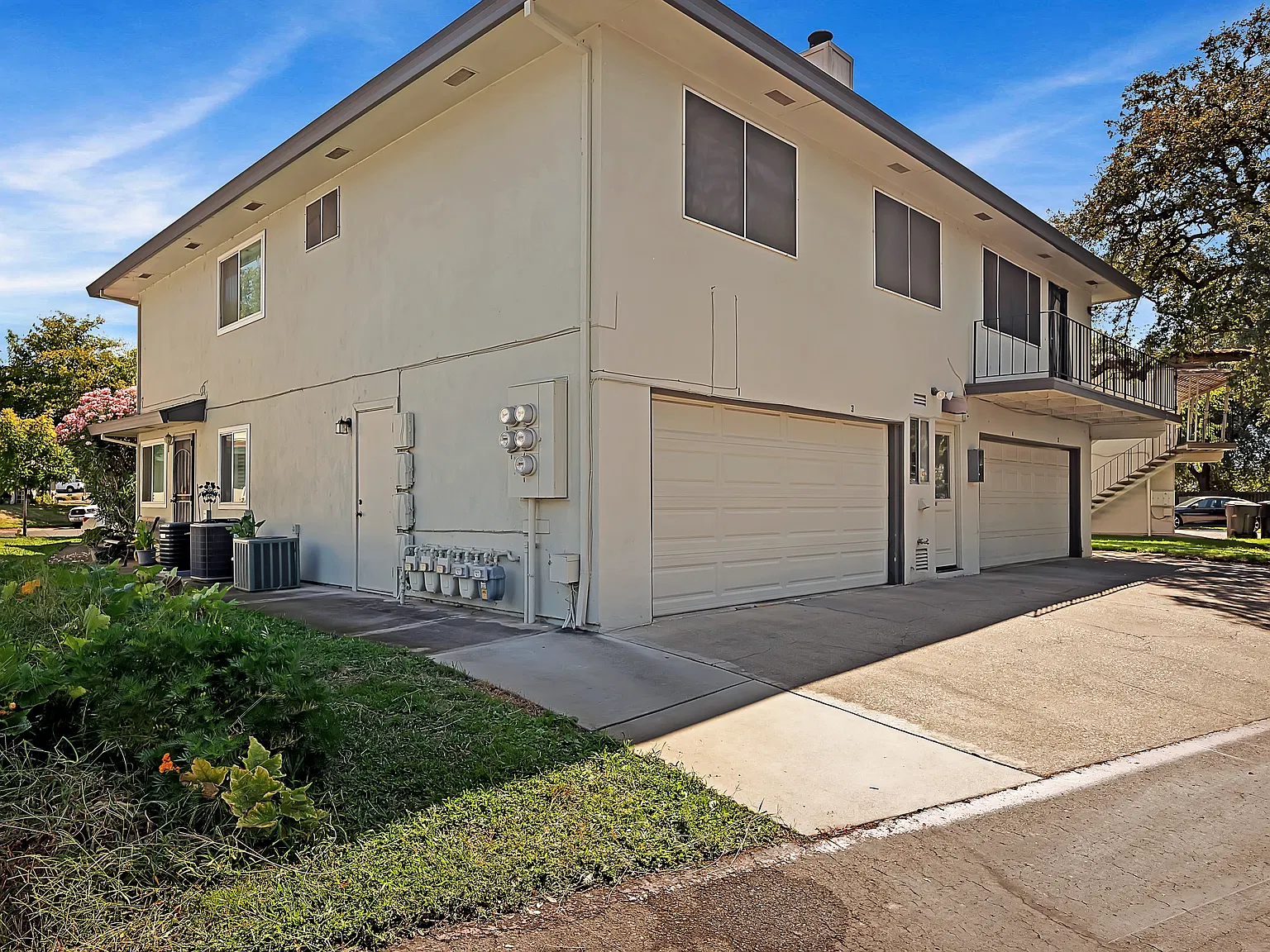 2 bed, 890 sqft, $2,200 — Photo 4