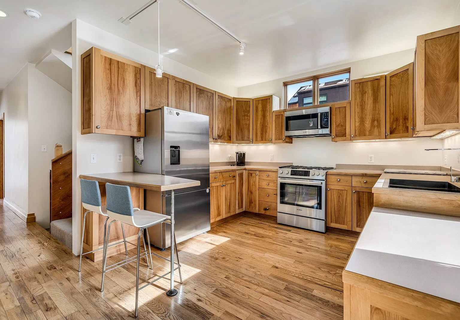 4 bed, 2600 sqft, $6,500 — Photo 2