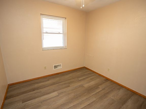 3rd image of 108 Manila St APT A