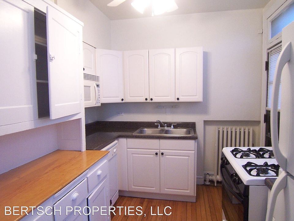 1st image of 4615 N Leavitt St #3