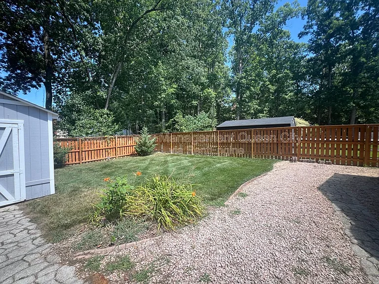 3910 Armitage Dr — Photo 5