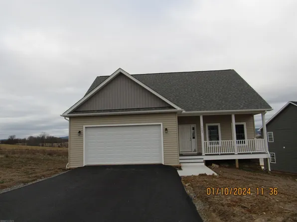 5207 Country Meadow Dr, Dublin, VA 24084