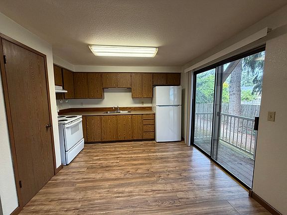 5th image of 325 NE Kettle St APT 109