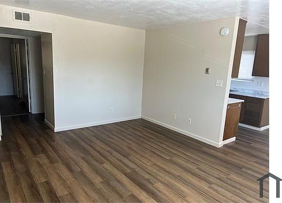 5th image of 518 Fleming Ave E #1