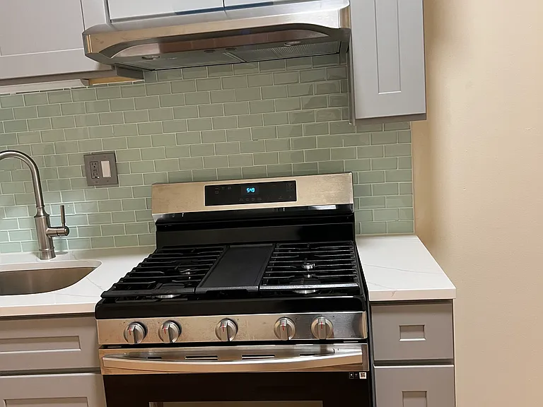 1701 S Wood Ave #1F — Photo 3