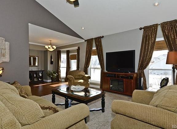 Light and bright great room