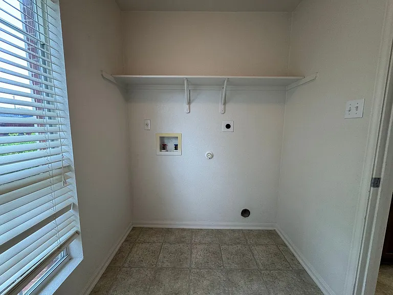 2209 Riley Dr — Photo 11