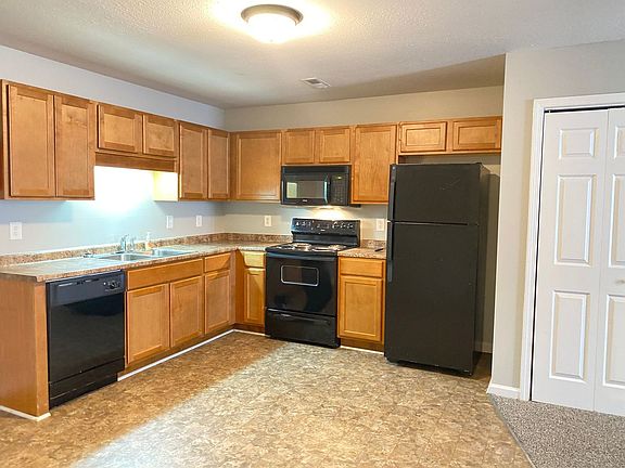 4th image of 109 Maureen Dr APT A