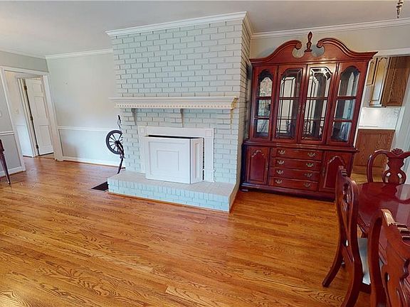 5th image of 117 Brook Ave