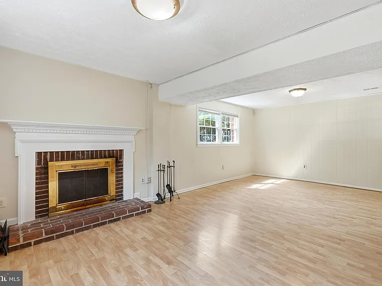 8031 Sleepy View Ln — Photo 34