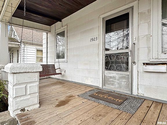 2nd image of 1923 N California Ave