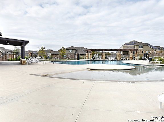 3rd image of 10926 Willow View