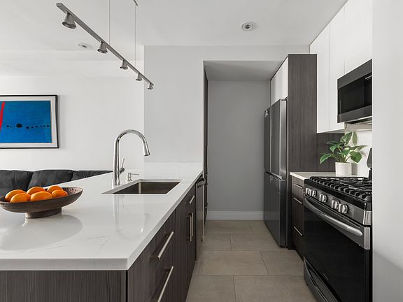 3rd image of 252 President St Floor 1