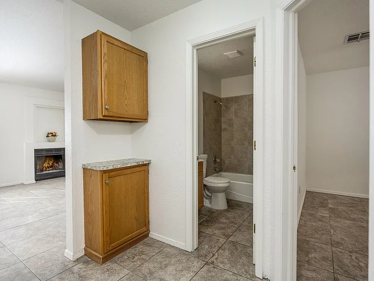 2136 Pioneer Ave — Photo 20