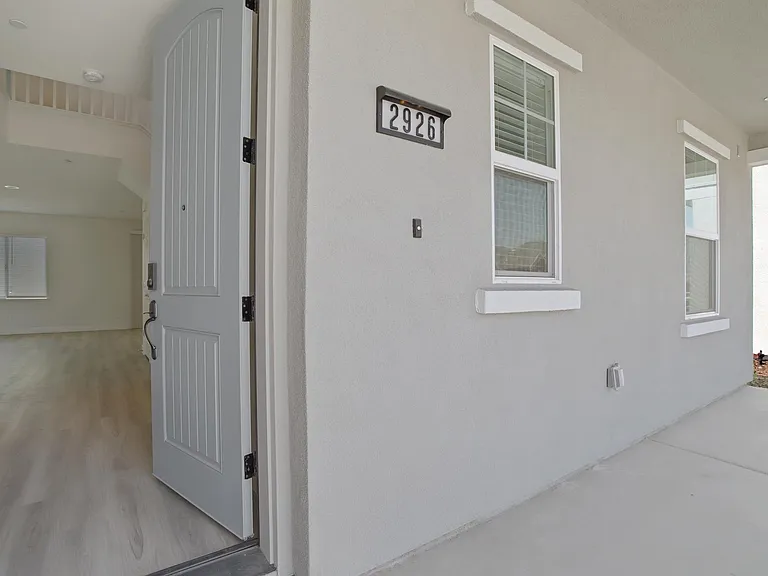 2926 Granger St — Photo 3