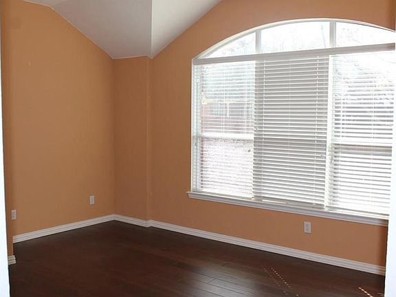 4th image of 11700 Cotswold Dr