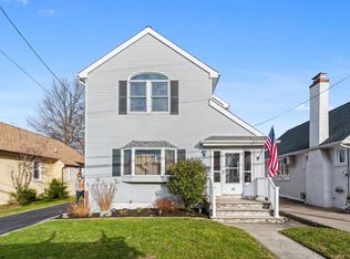 14 Aberdeen St, Malverne, NY 11565
