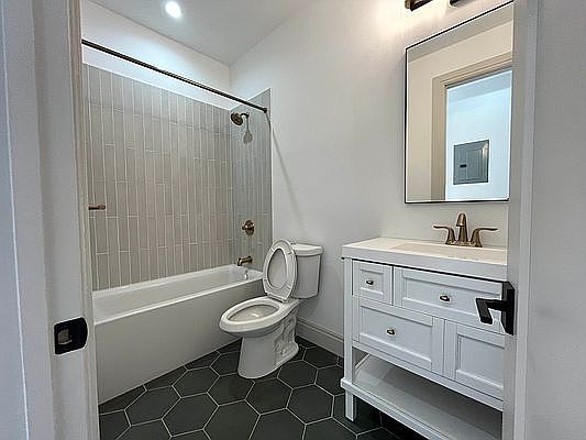 4th image of 408A Hancock St #4