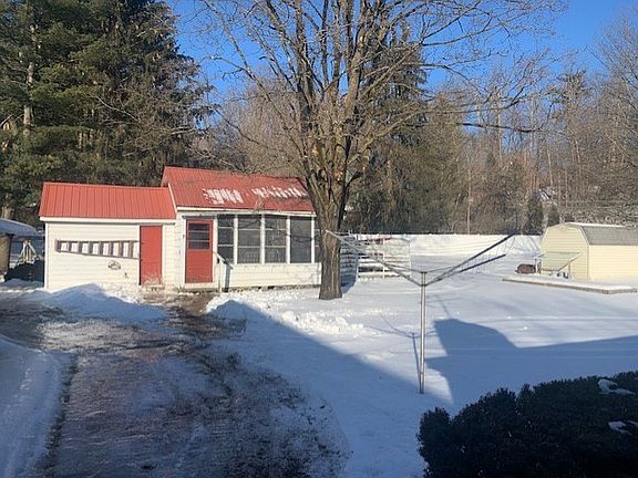 4th image of 19 Putman Ave