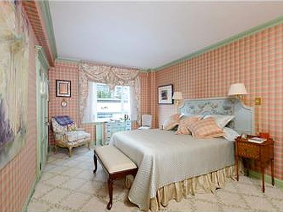 4th image of 30 E 62nd St #3CD