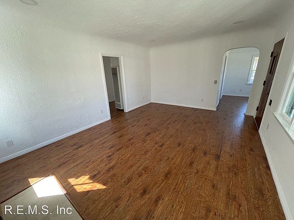 3rd image of 1667 Lagoon Ave