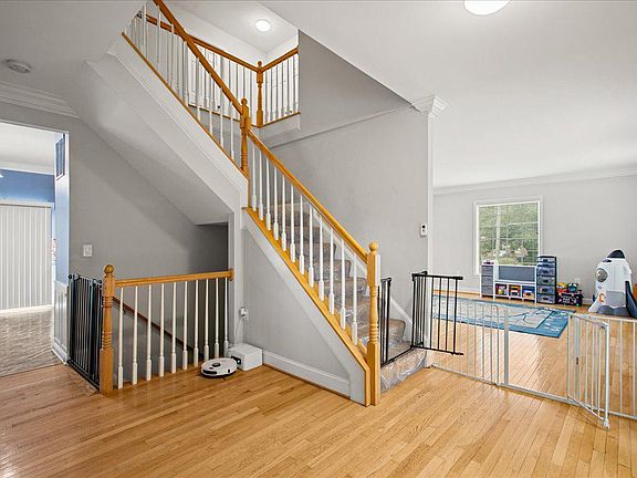 4th image of 4724 Pole Rd