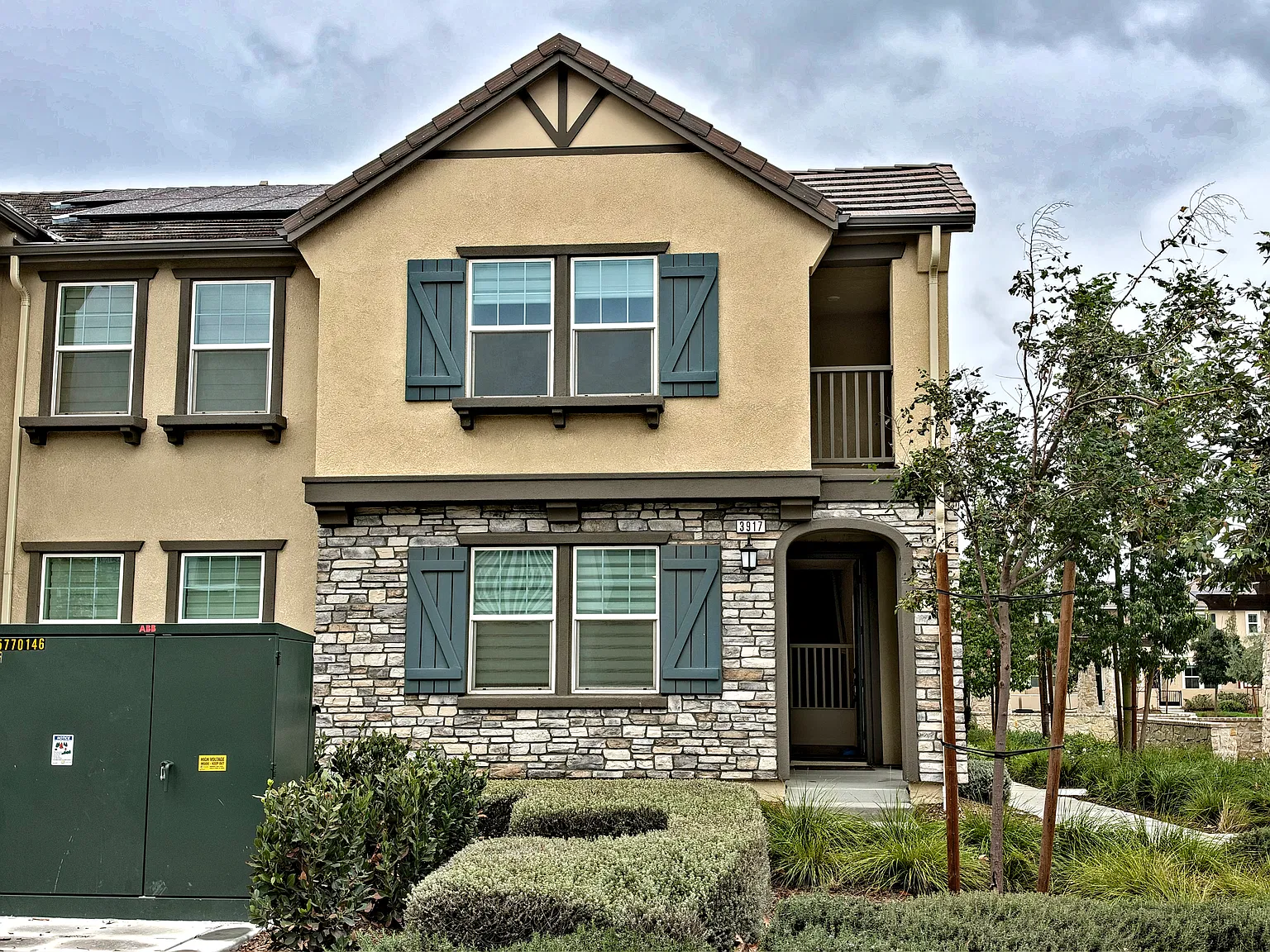 3 bed, 2111 sqft, $3,300 — Photo 2