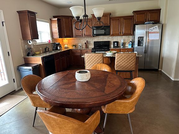 4th image of 3712 Glenwood Springs St