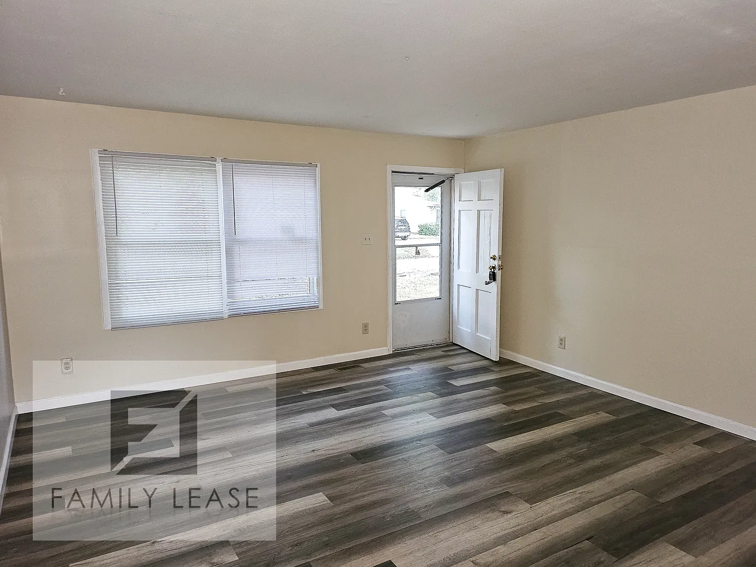 3 bed, 957 sqft, $1,325 — Photo 2