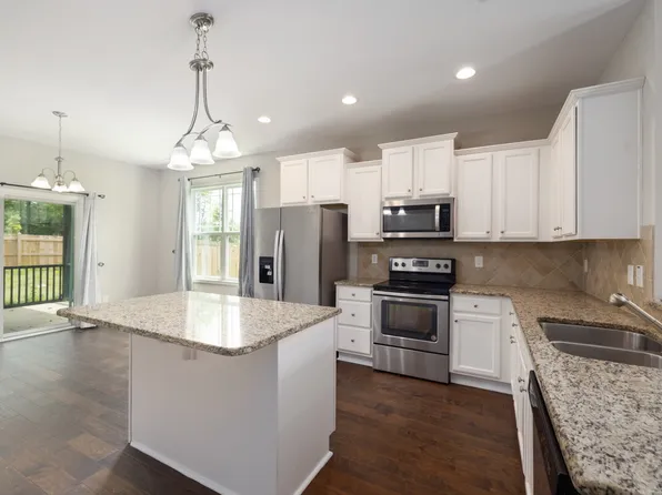 135 Fairview St, Clayton, NC 27520