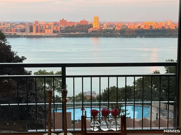 2 Horizon Rd APT 628, Fort Lee, NJ 07024