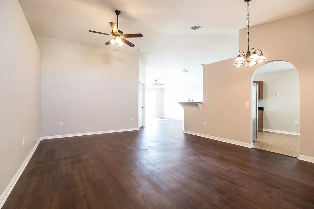 3 bed, 2.0 bath, 1477 sqft, $2,265 — Photo 3