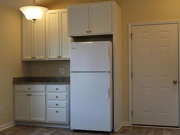 3rd image of 839 Autumn Chase Ln