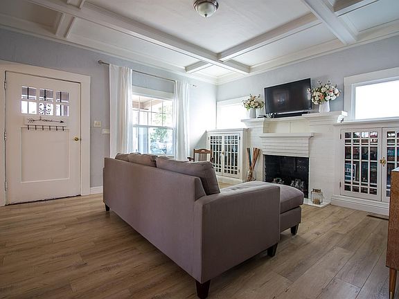 4th image of 1371 N Del Mar Ave