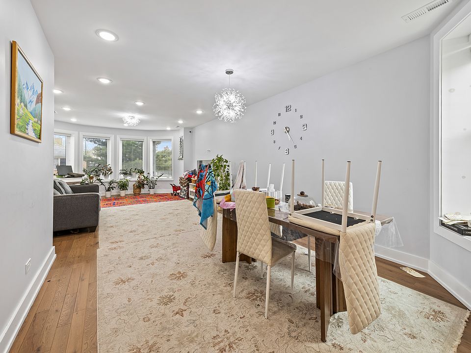 1st image of 2550 W Balmoral Ave APT 1
