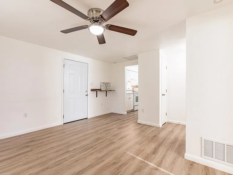 1611 Florence Ave #B — Photo 14