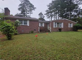 101 Giles Ln, Yorktown, VA 23690